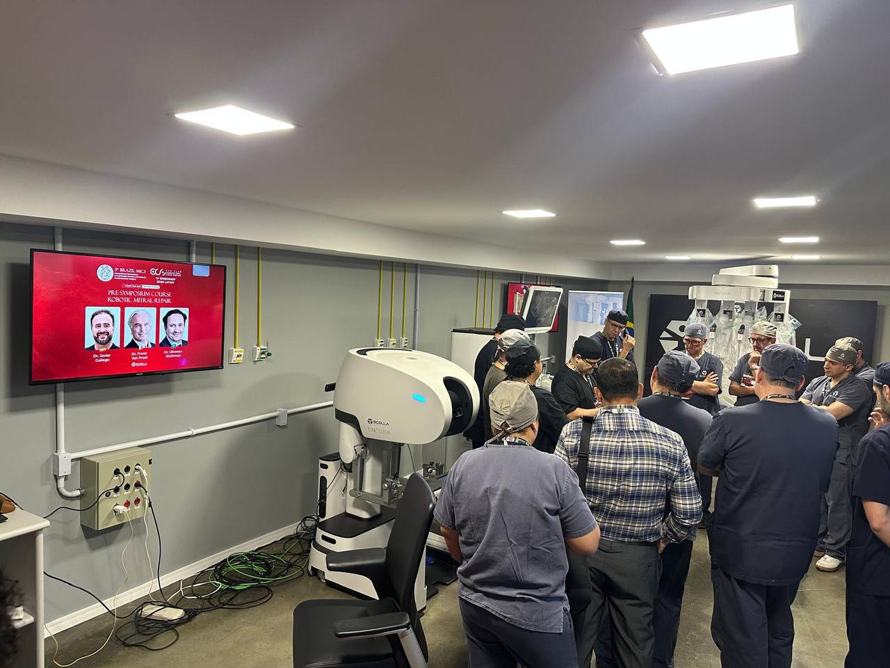 Hands-on robotic mitral repair during the pre-symposium course